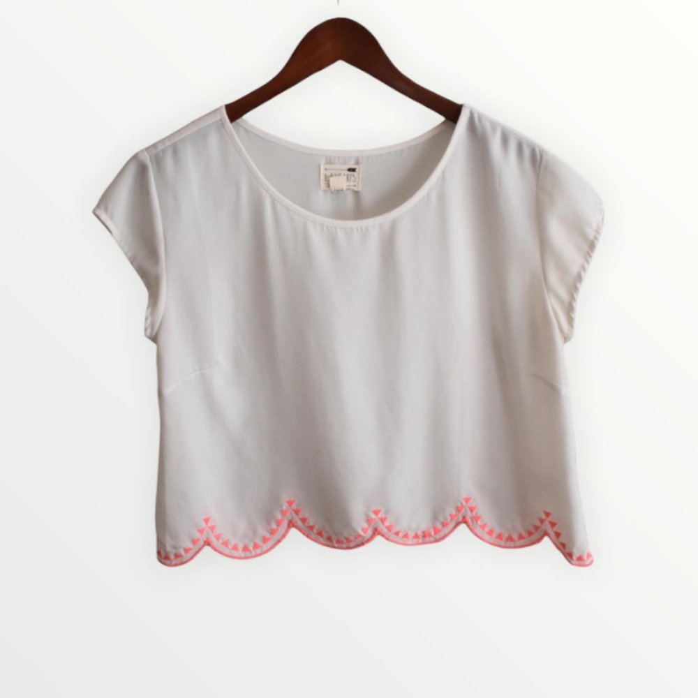 LA Hearts cropped blouse embroidered scalloped